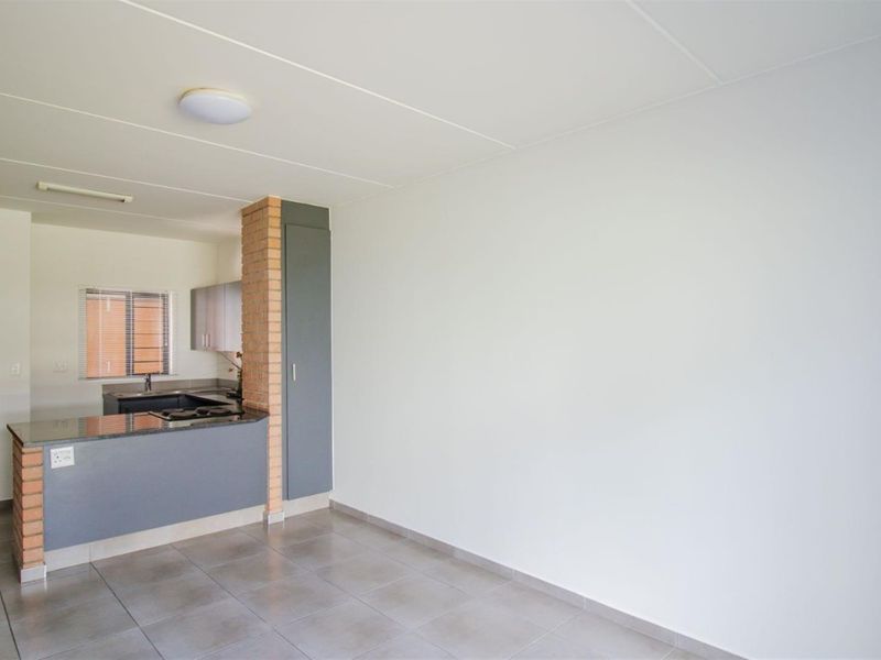 Apartment For Sale in Vorna Valley, Midrand - Photo 6