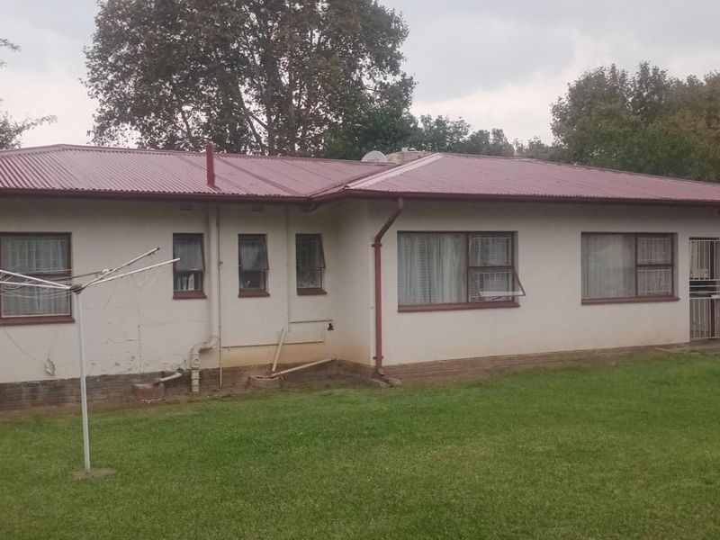 House For Sale in Ncandu park Newcastle KwaZulu Natal - Photo 3