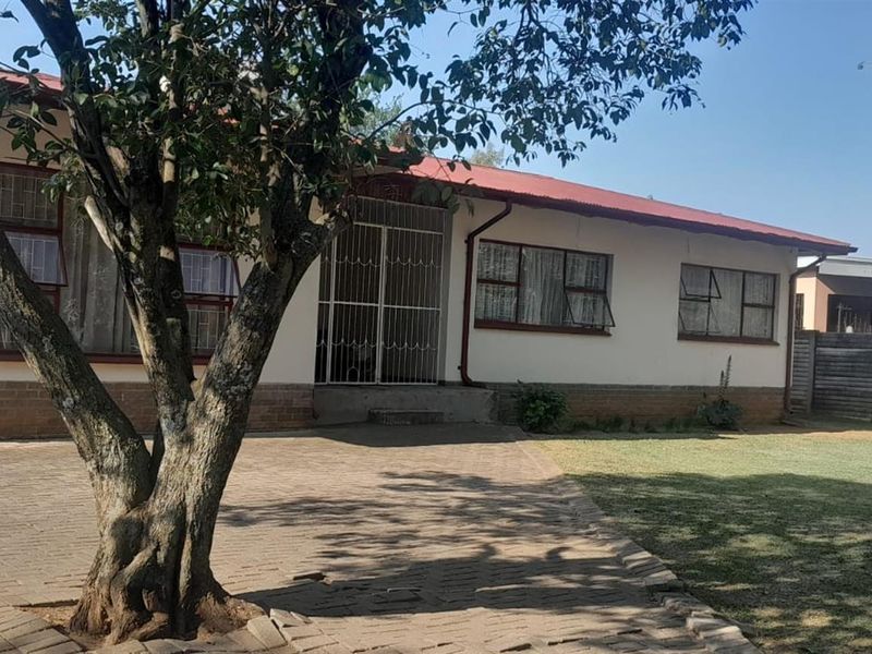 House For Sale in Ncandu park Newcastle KwaZulu Natal - Photo 2