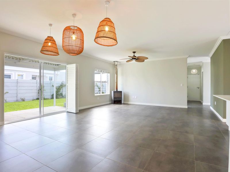 Modern Comfort and Seamless Living in Sunningdale - Photo 4