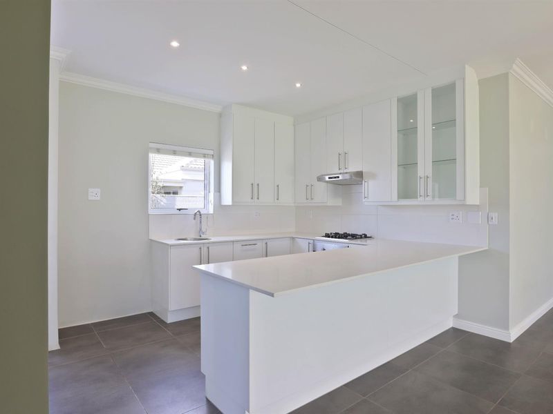Modern Comfort and Seamless Living in Sunningdale - Photo 8