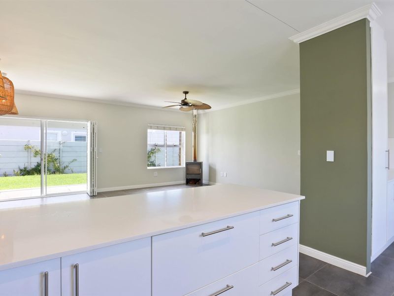 Modern Comfort and Seamless Living in Sunningdale - Photo 7