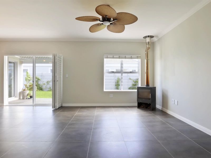 Modern Comfort and Seamless Living in Sunningdale - Photo 5