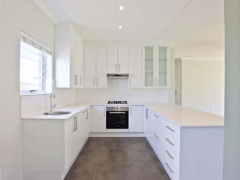 Modern Comfort and Seamless Living in Sunningdale - Photo 9