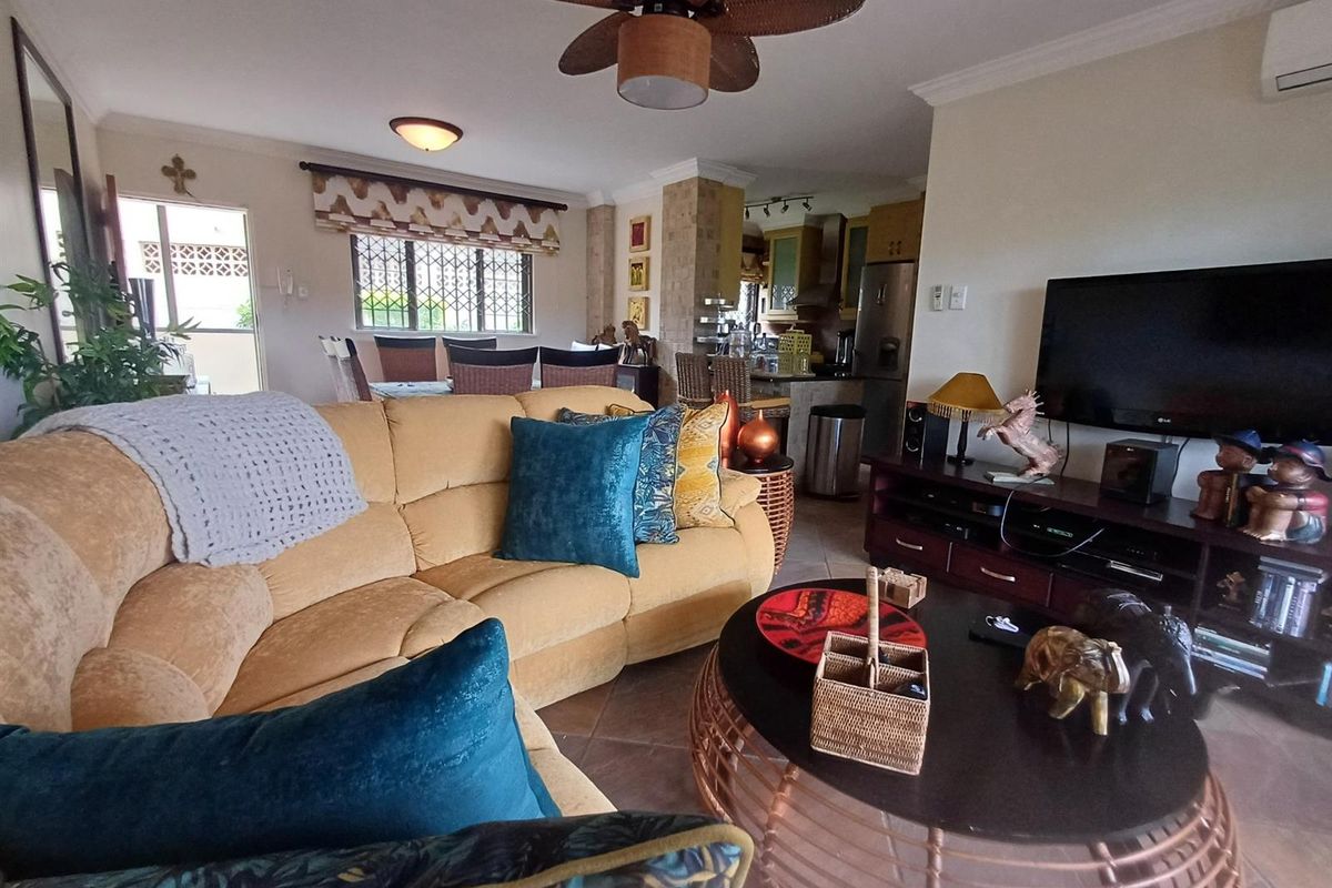 Beautiful 2 Bedroom Seaside Apartment on Umhlanga Promenade For Sale - Photo 2