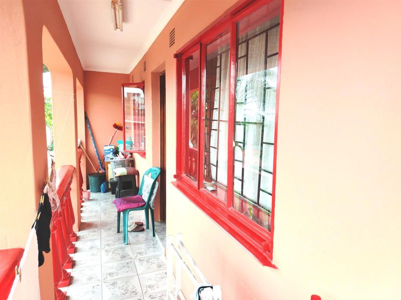 5 Bedroom House for Sale in Shastri Park, Phoenix, KwaZulu Natal - Photo 6