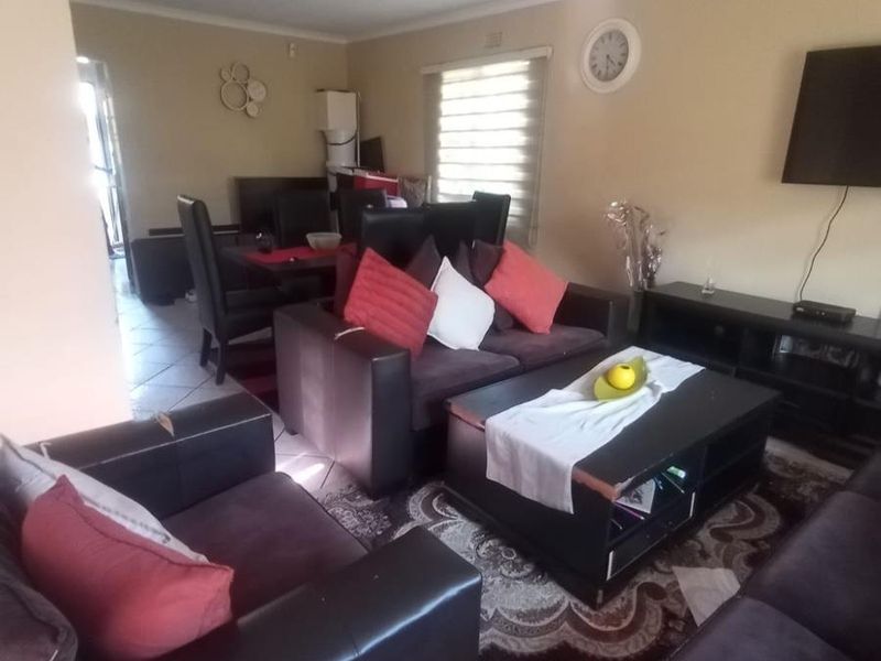 House To Rent in Kamagugu, Nelspruit - Photo 3