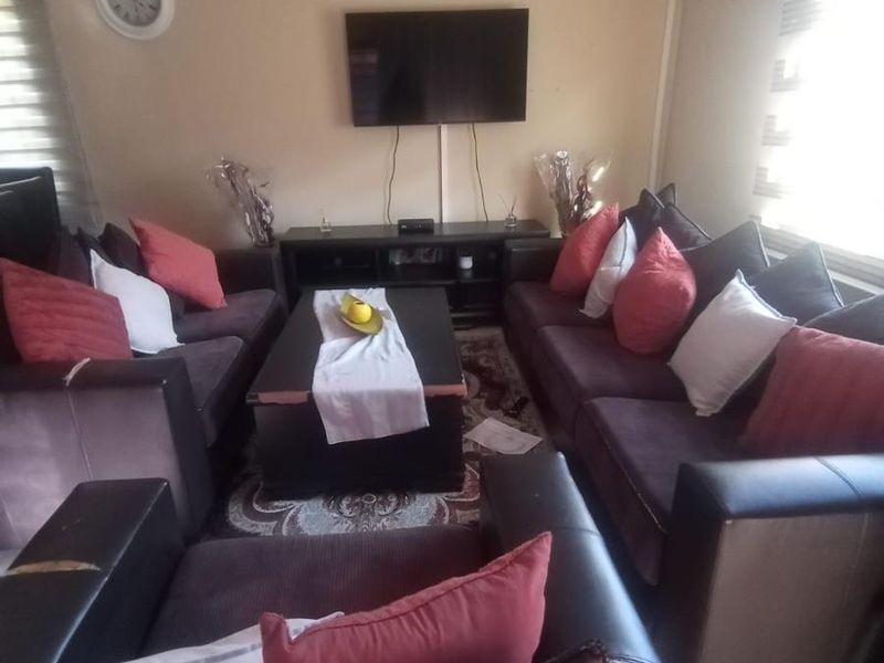 House To Rent in Kamagugu, Nelspruit - Photo 2