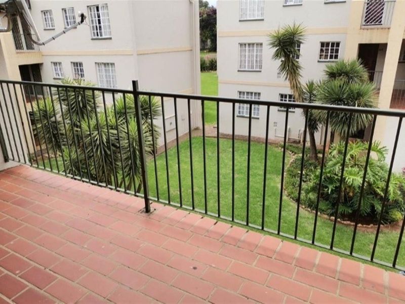 Apartment For Sale in Horizon View, Roodepoort - Photo 6