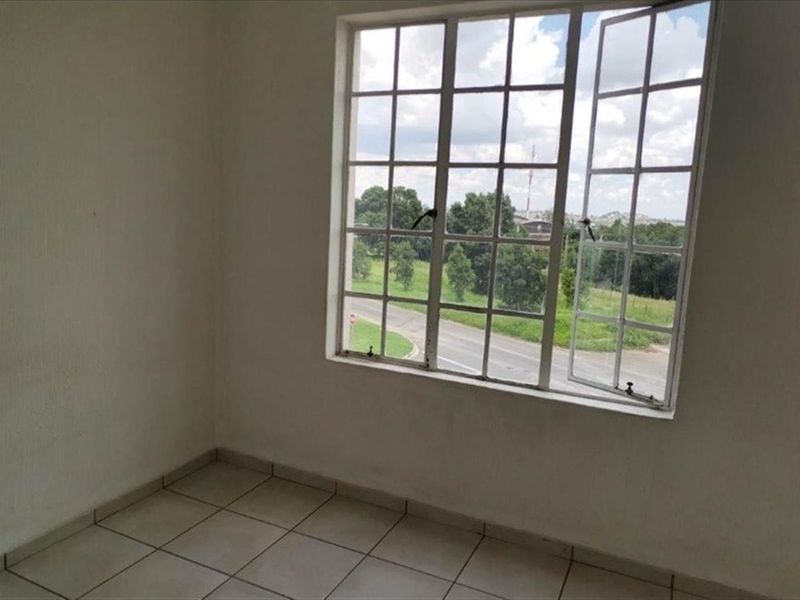 Apartment For Sale in Horizon View, Roodepoort - Photo 9