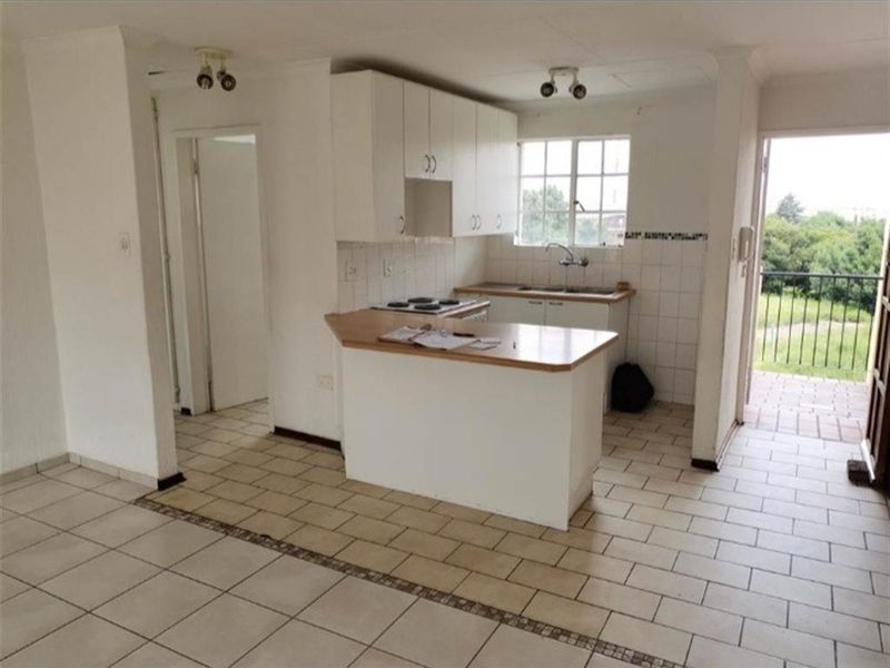 Apartment For Sale in Horizon View, Roodepoort - Photo 4