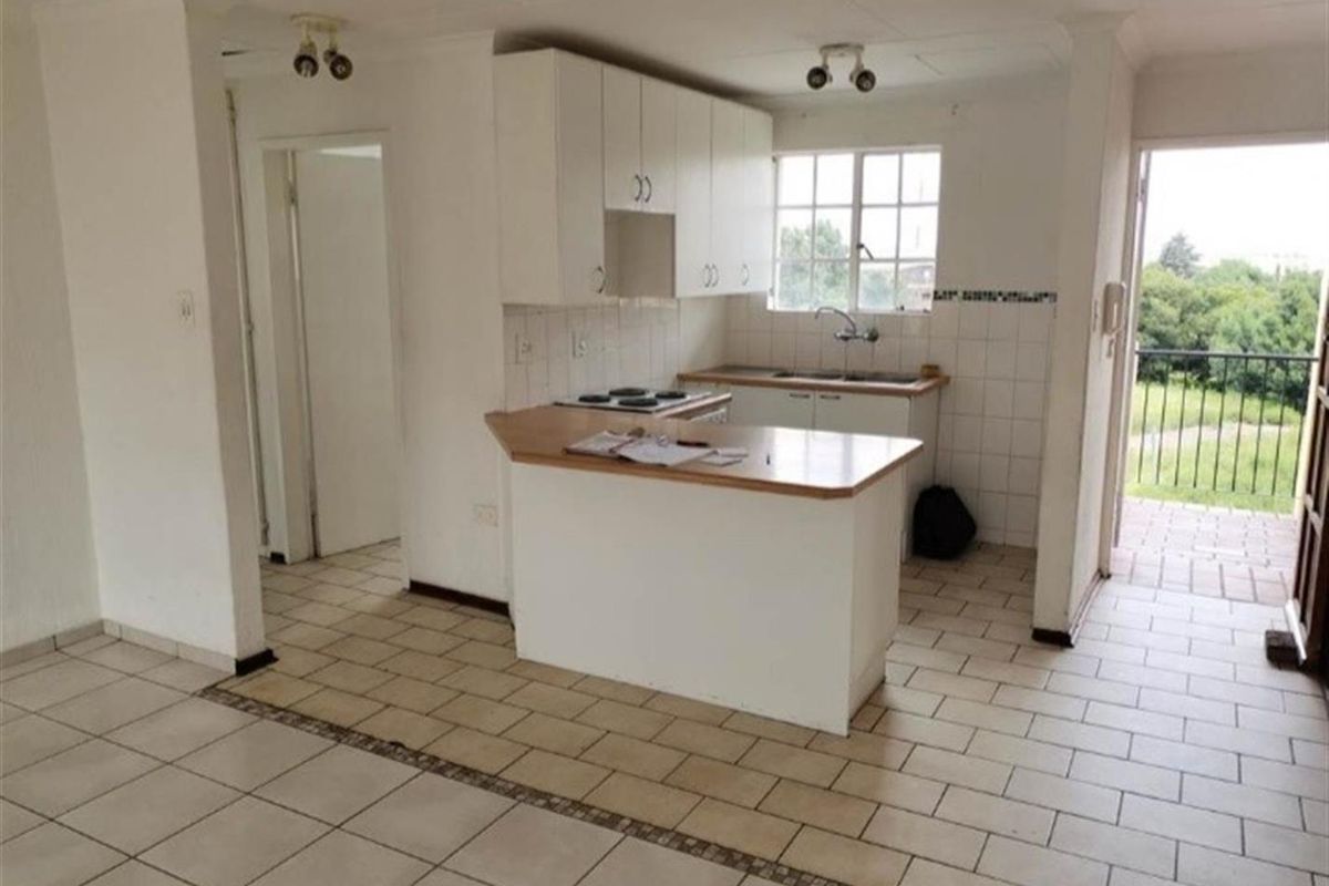 Apartment For Sale in Horizon View, Roodepoort - Photo 4