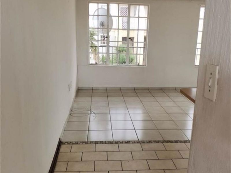 Apartment For Sale in Horizon View, Roodepoort - Photo 5