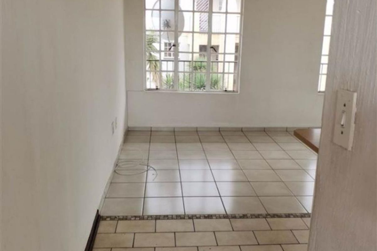 Apartment For Sale in Horizon View, Roodepoort - Photo 5