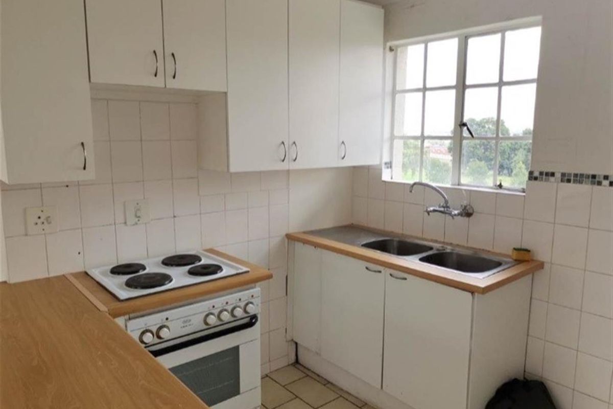 Apartment For Sale in Horizon View, Roodepoort - Photo 3