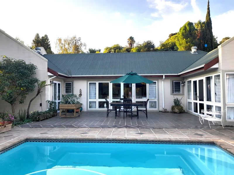 A sanctuary in the highly sought-after Helderberg slopes-Somerset West.Exceptional in/outdoor living - Photo 2