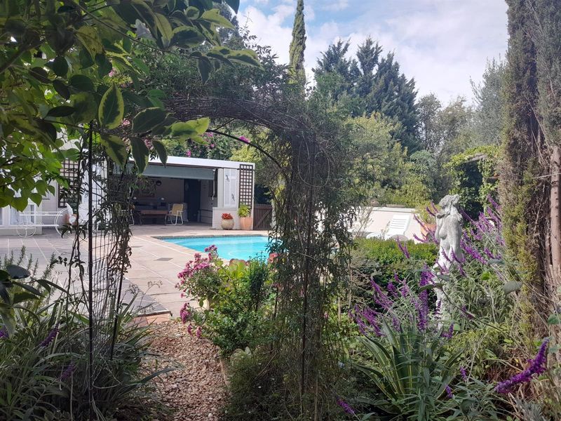 A sanctuary in the highly sought-after Helderberg slopes-Somerset West.Exceptional in/outdoor living - Photo 7