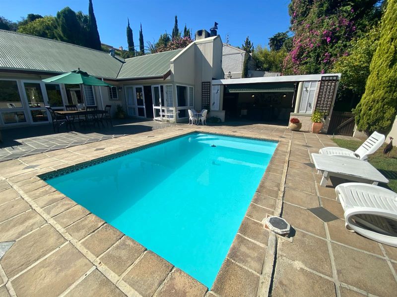 A sanctuary in the highly sought-after Helderberg slopes-Somerset West.Exceptional in/outdoor living - Photo 3