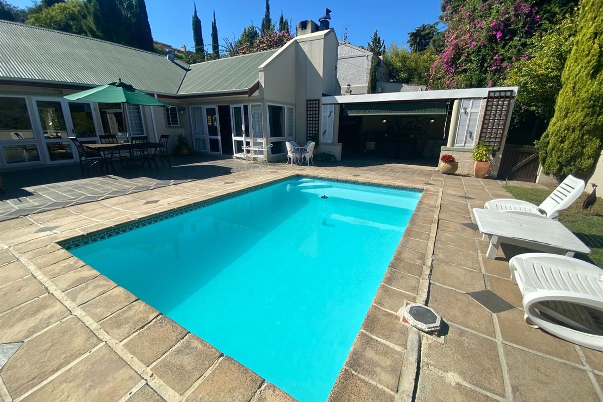 A sanctuary in the highly sought-after Helderberg slopes-Somerset West.Exceptional in/outdoor living - Photo 3