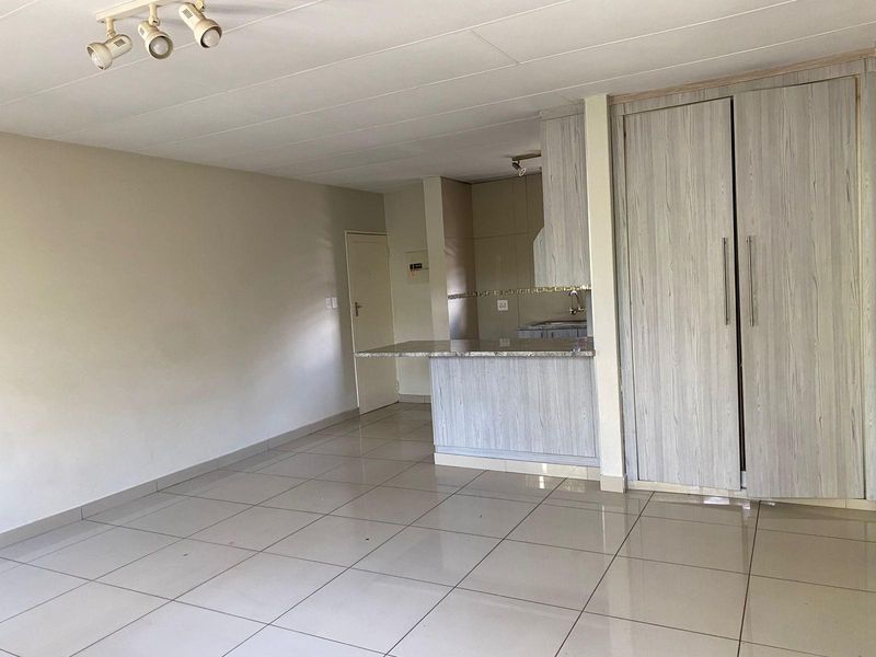 Apartment To Rent in Vorna Valley, Midrand - Photo 6