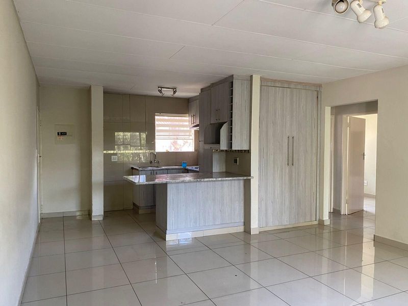 Apartment To Rent in Vorna Valley, Midrand - Photo 5
