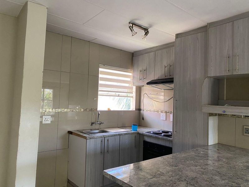 Apartment To Rent in Vorna Valley, Midrand - Photo 4