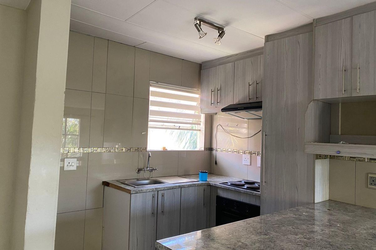 Apartment To Rent in Vorna Valley, Midrand - Photo 4