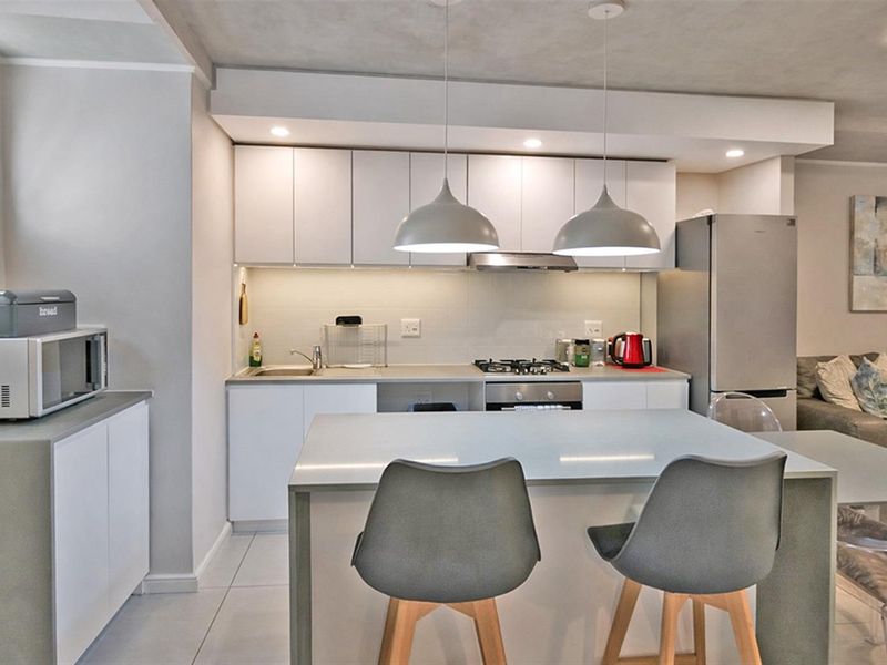 Available Immediately! Stunning Furnished Apartment to Let! - Photo 7