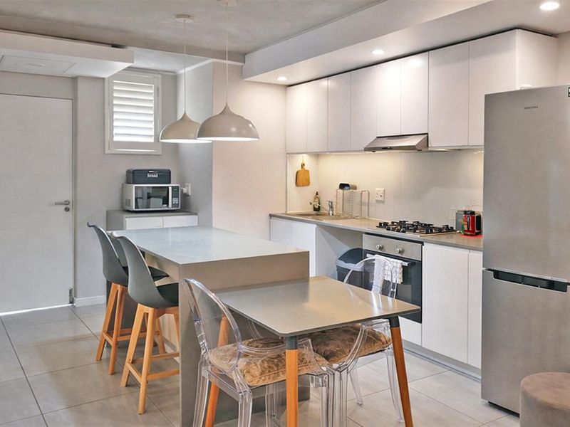 Available Immediately! Stunning Furnished Apartment to Let! - Photo 8