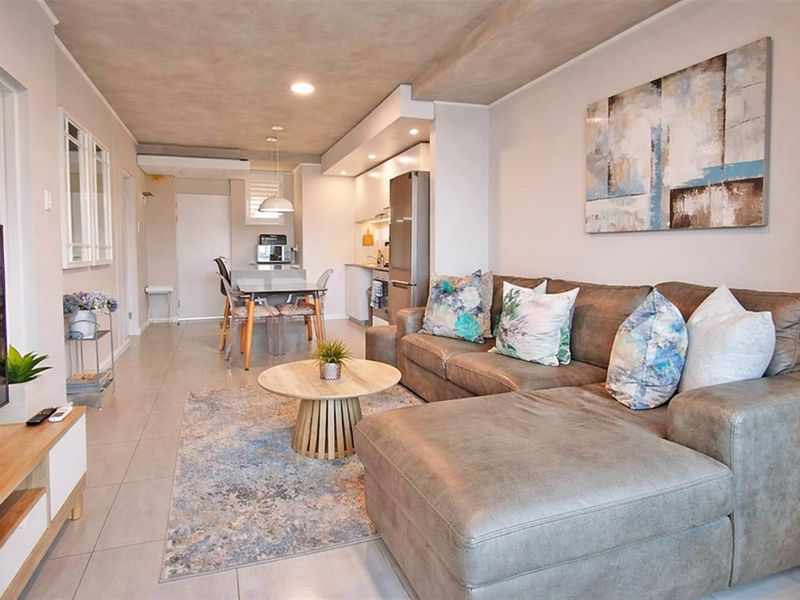 Available Immediately! Stunning Furnished Apartment to Let! - Photo 3