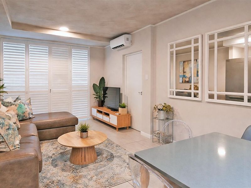 Available Immediately! Stunning Furnished Apartment to Let! - Photo 4