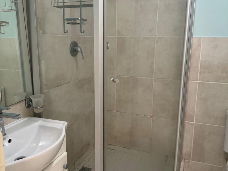 One-Bedroom Investment Apartment in a Prime Salt River Location - Photo 5