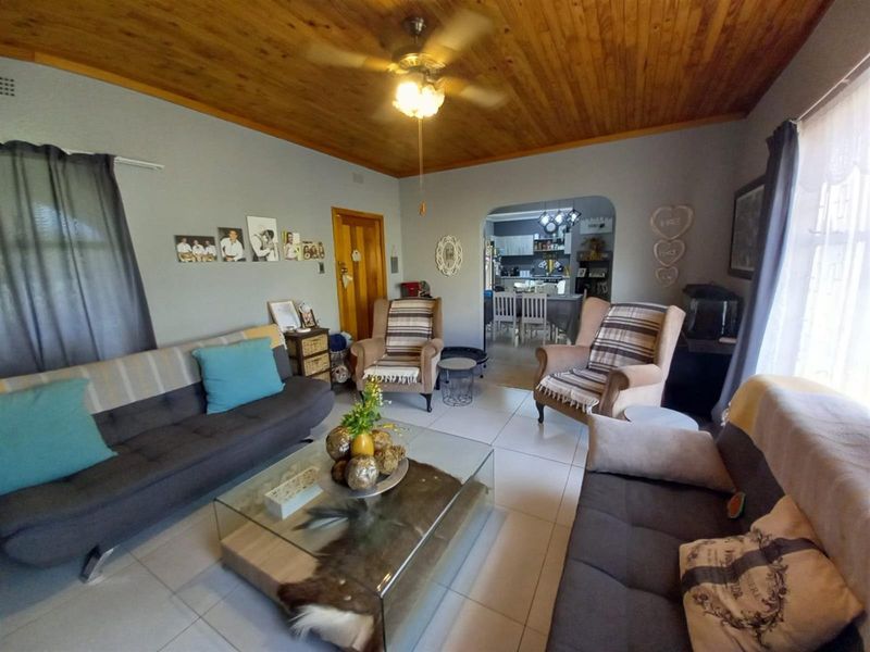 Modern Elegance Meets Family Comfort: Your Move-In Ready Sanctuary in Carters Glen, Kimberley - Photo 9