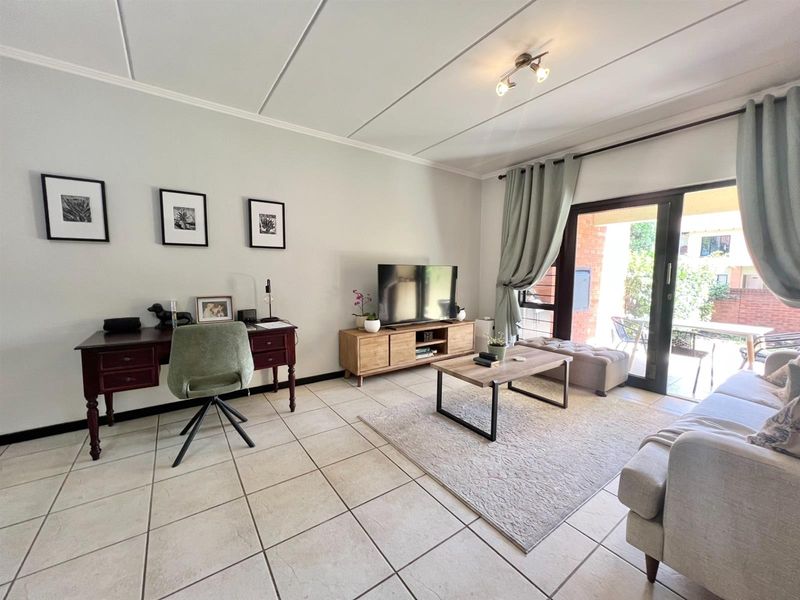 Stylishly Renovated 2-Bedroom Garden Apartment in Ascari - Photo 7