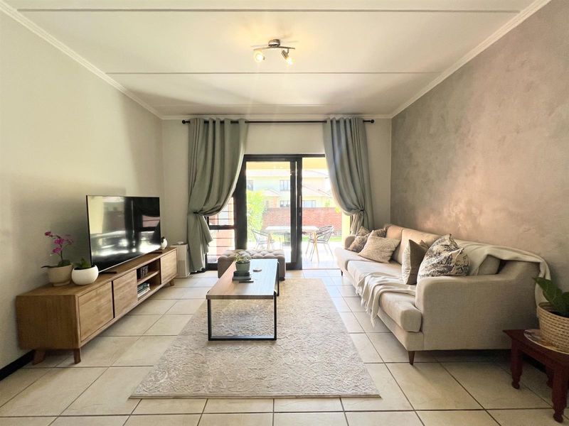 Stylishly Renovated 2-Bedroom Garden Apartment in Ascari - Photo 6