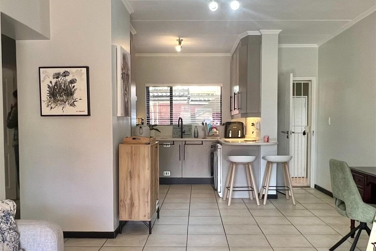 Stylishly Renovated 2-Bedroom Garden Apartment in Ascari - Photo 3