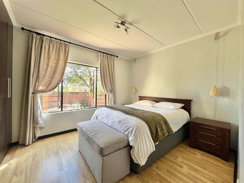 Stylishly Renovated 2-Bedroom Garden Apartment in Ascari - Photo 9