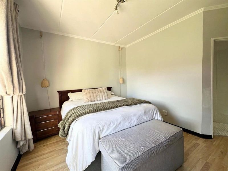 Stylishly Renovated 2-Bedroom Garden Apartment in Ascari - Photo 8