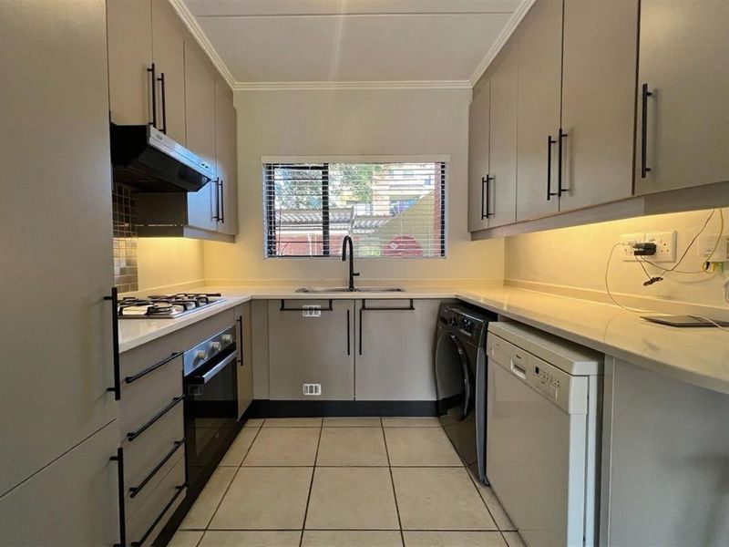 Stylishly Renovated 2-Bedroom Garden Apartment in Ascari - Photo 2