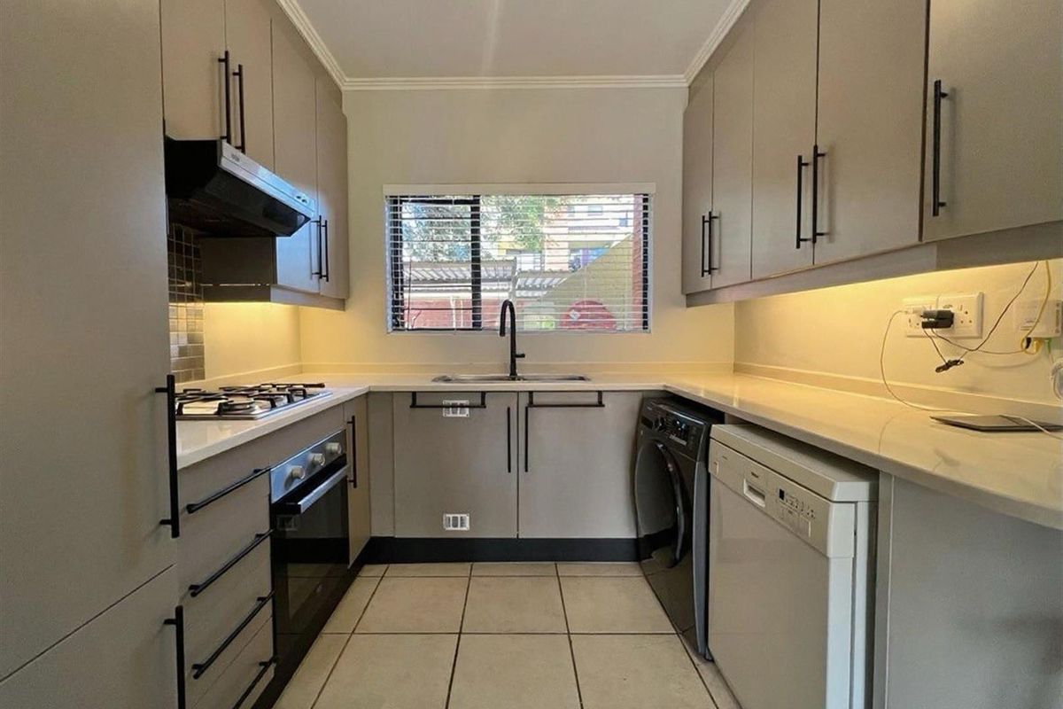 Stylishly Renovated 2-Bedroom Garden Apartment in Ascari - Photo 2