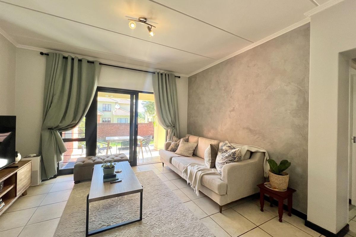 Stylishly Renovated 2-Bedroom Garden Apartment in Ascari - Photo 5