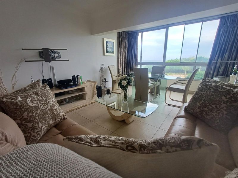 2 Bedroom Seaside Apartment in Umhlanga with Ocean View For Sale - Photo 10