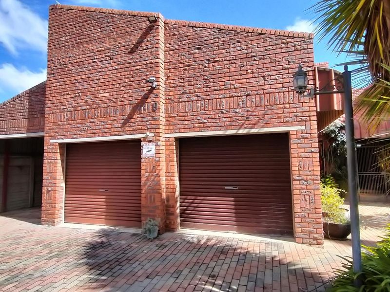 Exclusive Modern Family home with a lot to offer for the selective Buyer - Photo 4