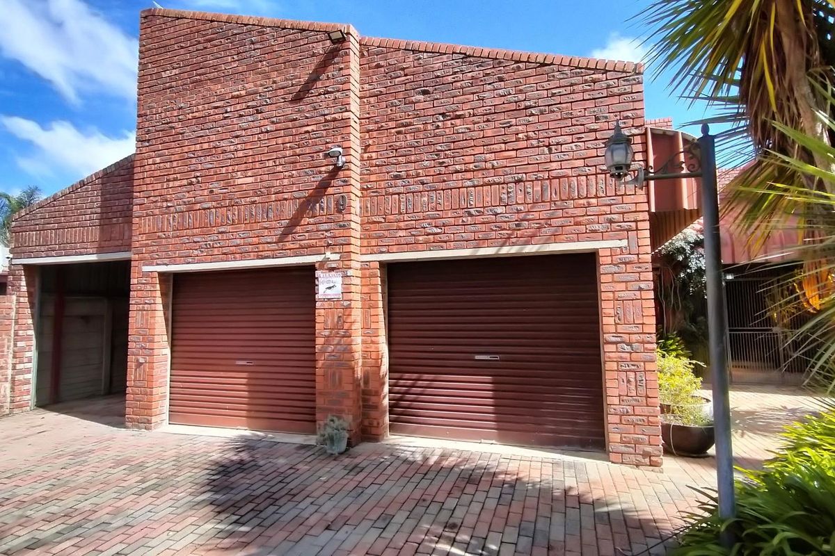 Exclusive Modern Family home with a lot to offer for the selective Buyer - Photo 4