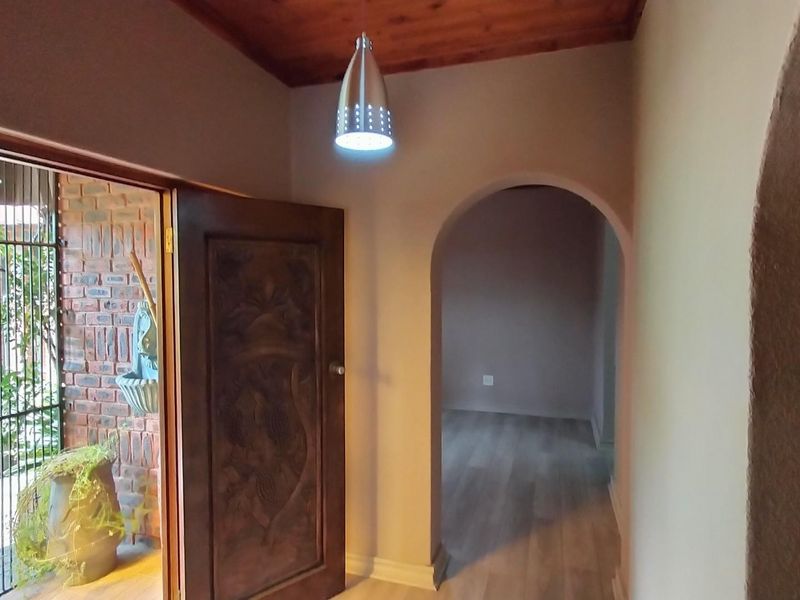 Exclusive Modern Family home with a lot to offer for the selective Buyer - Photo 5