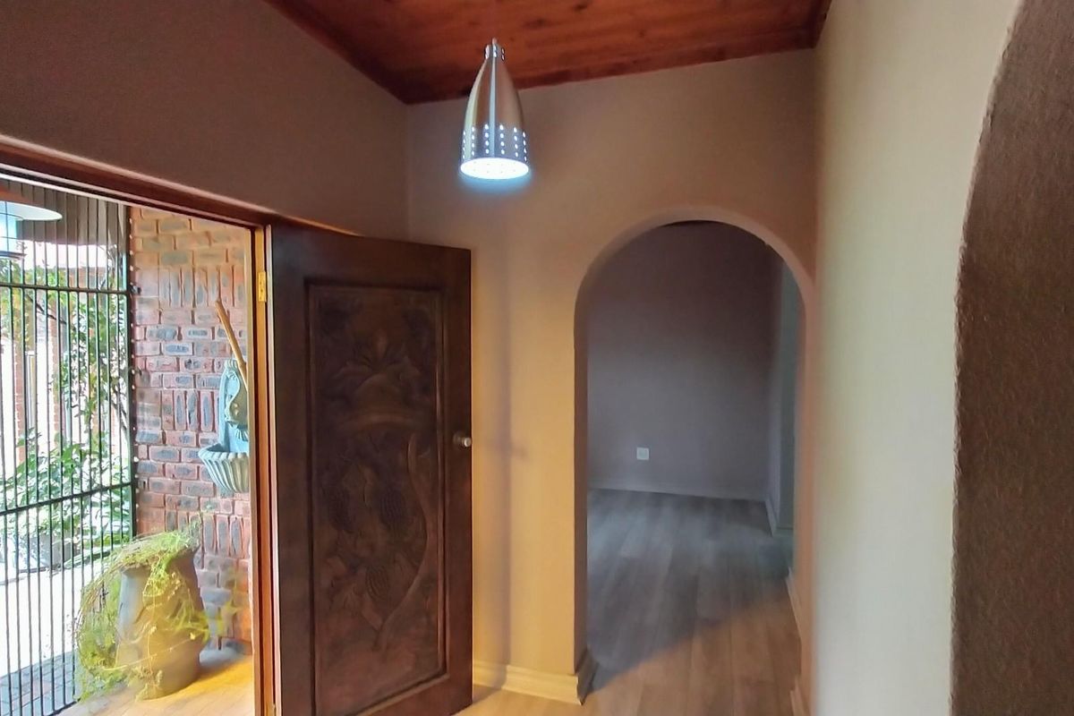 Exclusive Modern Family home with a lot to offer for the selective Buyer - Photo 5