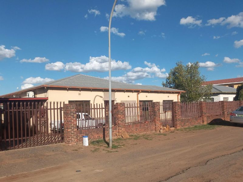 House For Sale in Diamant Park, Kimberley - Photo 4