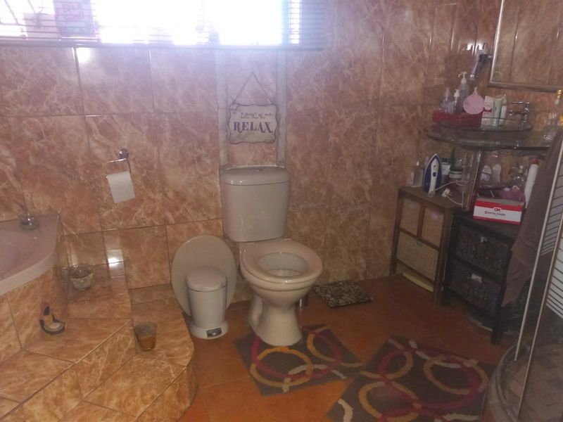 House For Sale in Diamant Park, Kimberley - Photo 9