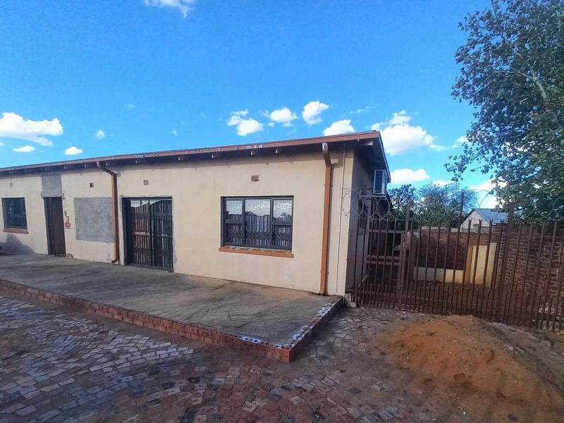 House For Sale in Diamant Park, Kimberley - Photo 2