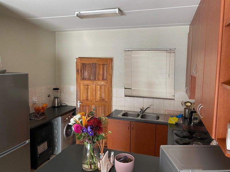 2 Bedroom Apartment For Sale in Heuwelsig Estate - Photo 10